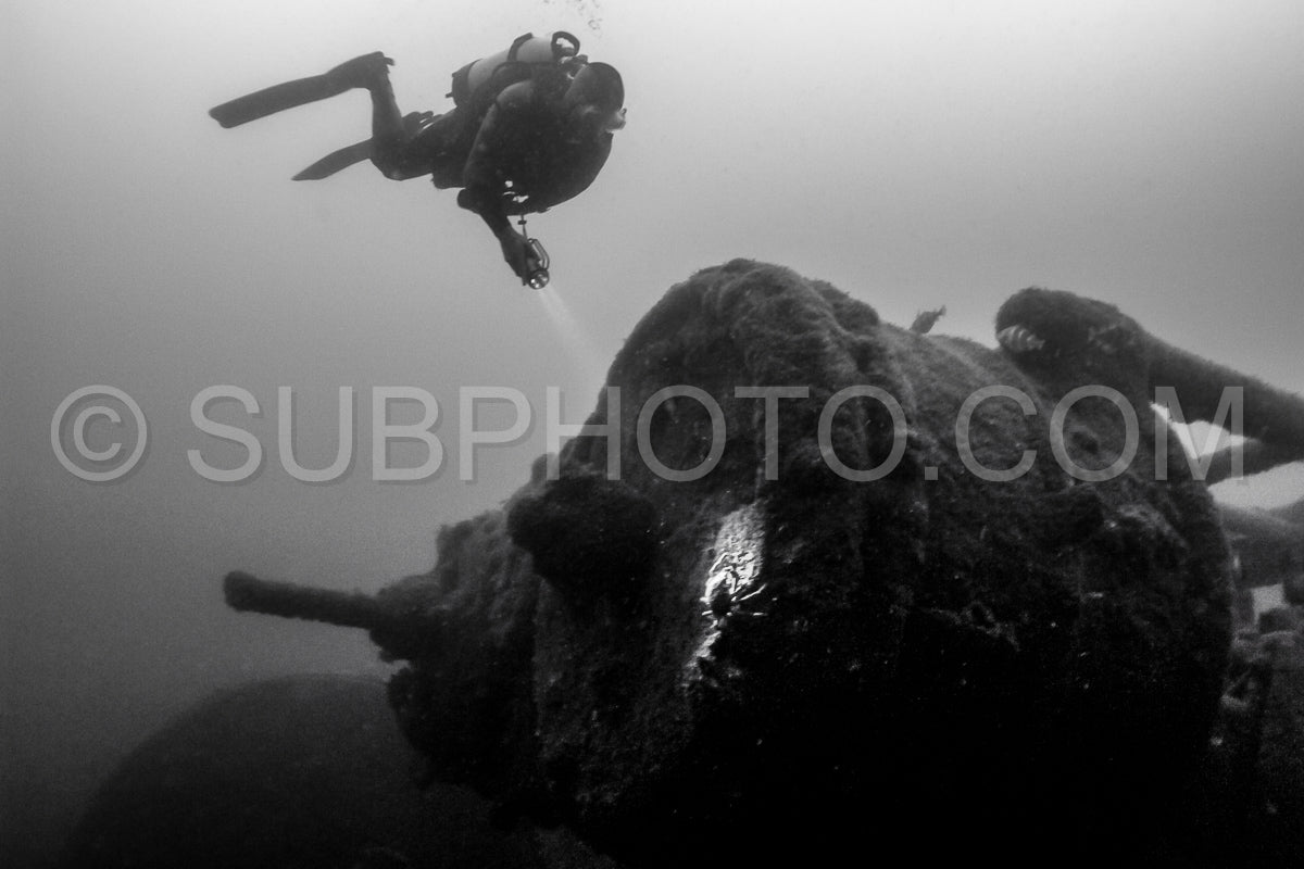 Diver in front of the Ville de Rochefort wreck in Brittany