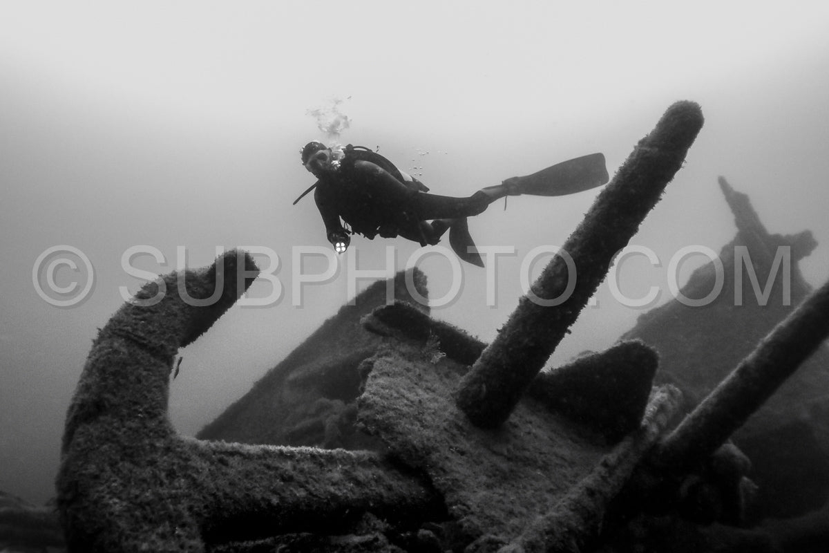 Diver in front of the Ville de Rochefort wreck in Brittany