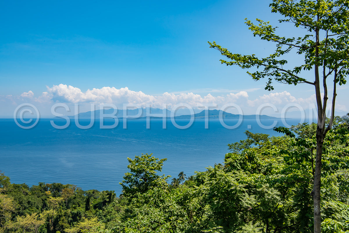 Photo de vue de l'ile verde et de luzon depuis mindoro aux philippines