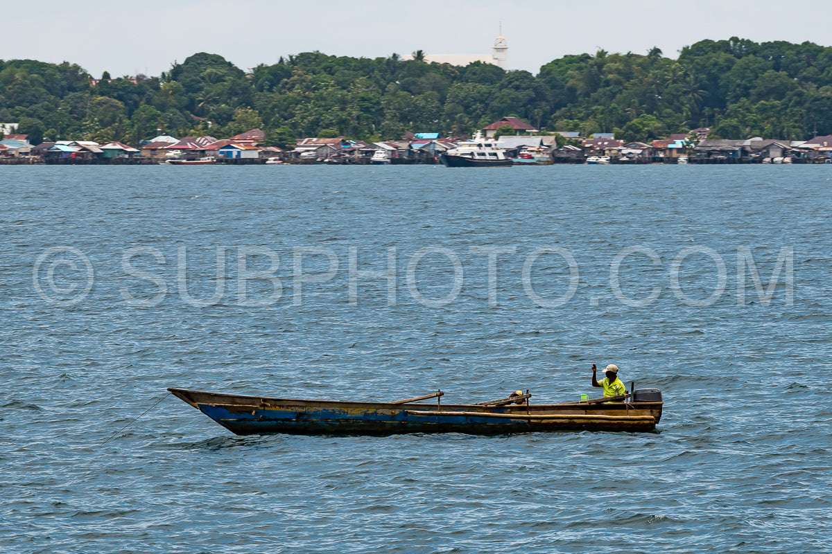 Photo de Pêcheur dans la ville de Sorong- Raja Ampat- Indonésie