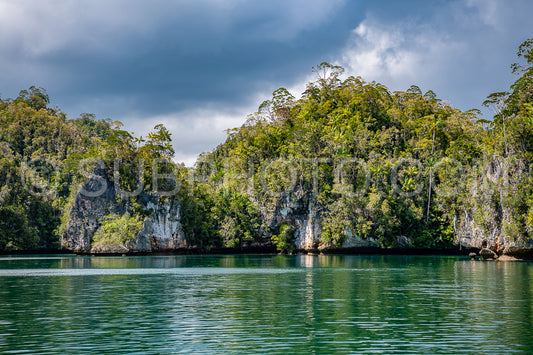 Photo de Waigeo- Kri- Mushroom Island- groupe de petites îles dans un lagon bleu peu profond- Raja Ampat- Papouasie occidentale- Indonésie