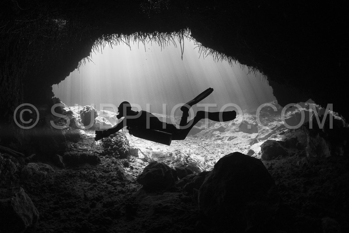 cave diver instructor leading a group of divers in a mexican cenote underwater