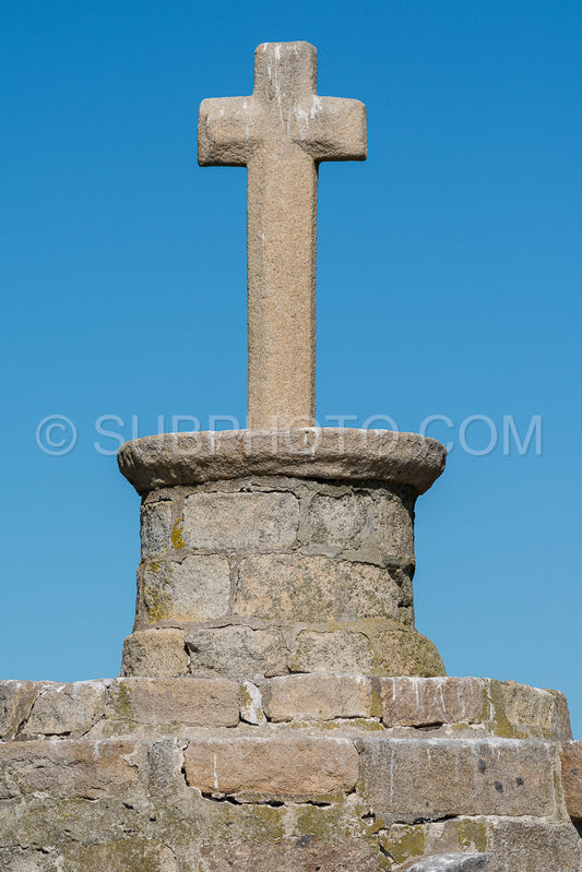 Refuge cross in le grand Traict- low tide- Le Croisic- Bretagne- France