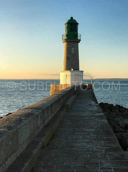 Le Croisic lighthouse at dusk