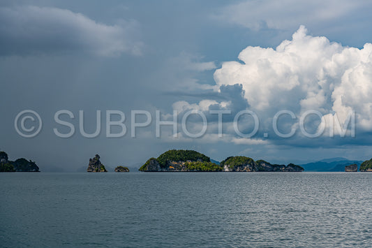 Photo de Waigeo- Kri- Mushroom Island- groupe de petites îles dans un lagon bleu peu profond- Raja Ampat- Papouasie occidentale- Indonésie