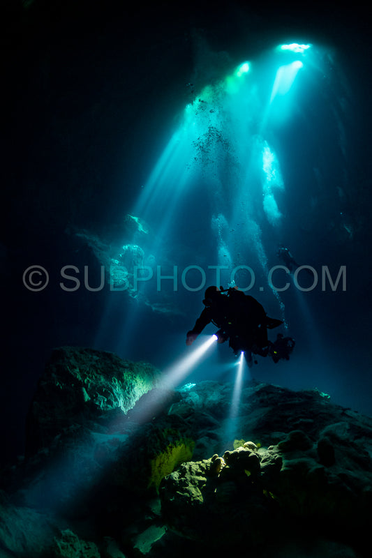 cave diver instructor leading a group of divers in a mexican cenote underwater