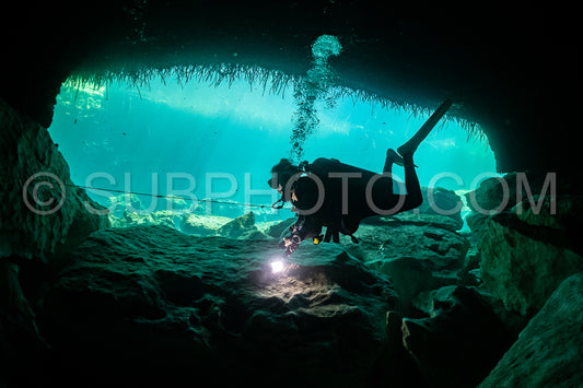 cave diver instructor leading a group of divers in a mexican cenote underwater