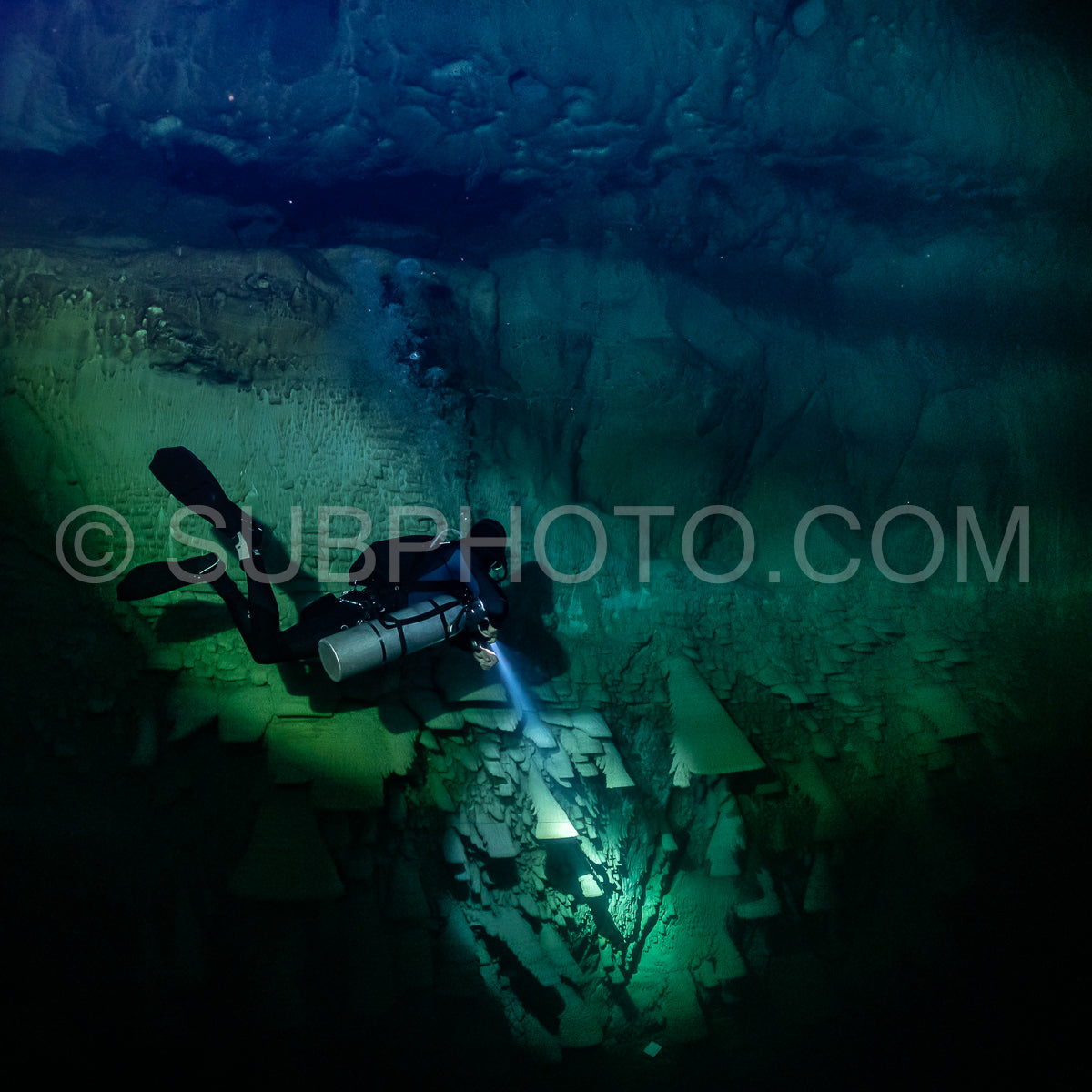 cave diver instructor leading a group of divers in a mexican cenote underwater