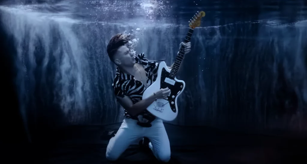Clip Under the Wave, Gabriel Gosse